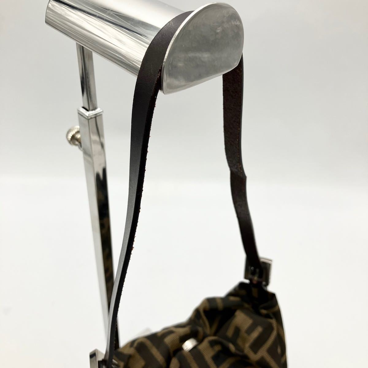 高級】FENDI ミニ アクセサリーポーチ ズッカ柄 FF金具 ワンショルダー