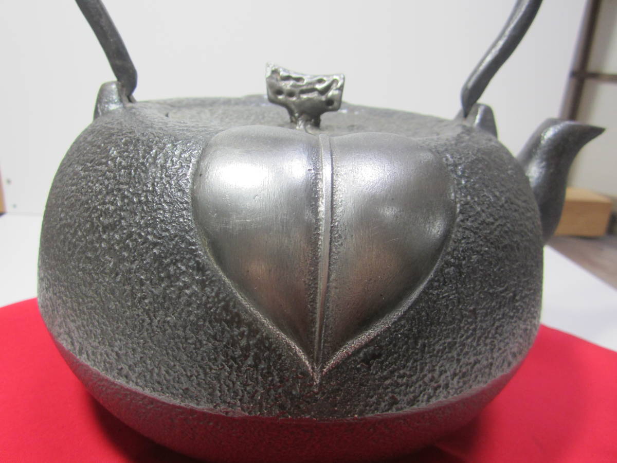 南部 砂鉄鉄瓶 柿の葉紋様 三巌堂造 正寿堂鉄瓶 柿模様