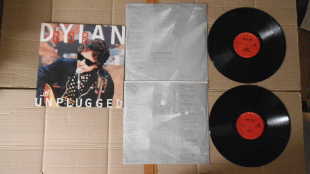 LP Bob Dylan「MTV UNPLUGGED」輸入盤 C2 67000 二枚組 Side 2と3に薄いかすり傷 ジャケットに微かな汚れと天地背に小さなシワ 全11曲