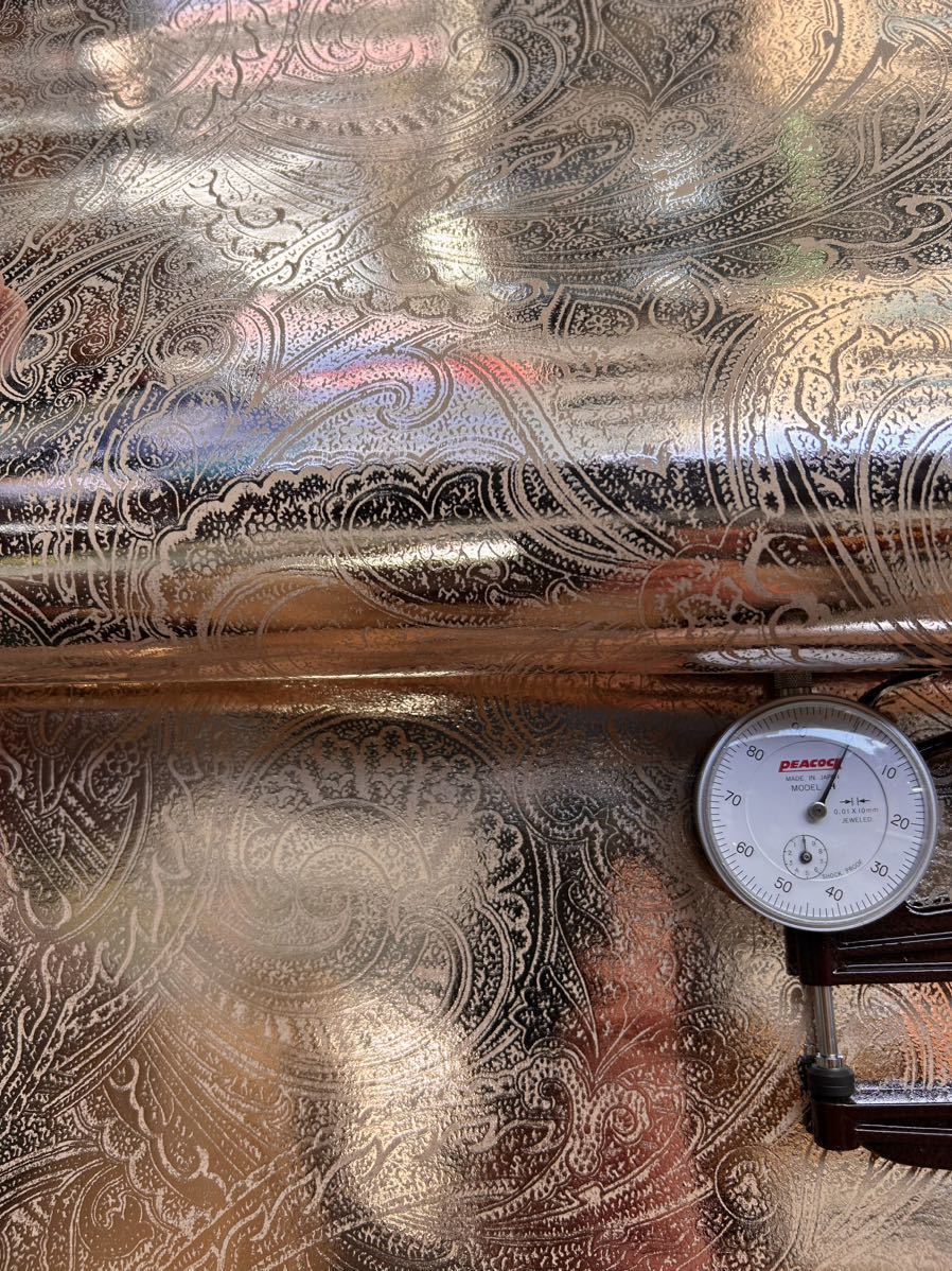 ↑373◇牛 ペイズリーシルバープリント ベージュベース 124dm 約1.2mm前後☆格安