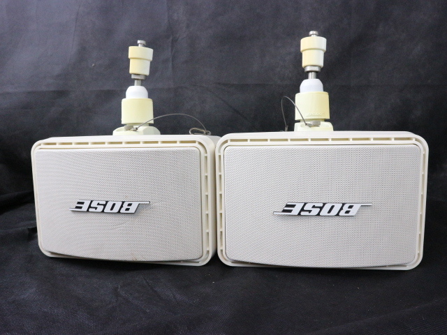 【動作品】BOSE ボーズ 111ADW ペア スピーカー ホワイト ブラケット付き シリアル連番 音出し確認済 吊り金具付き