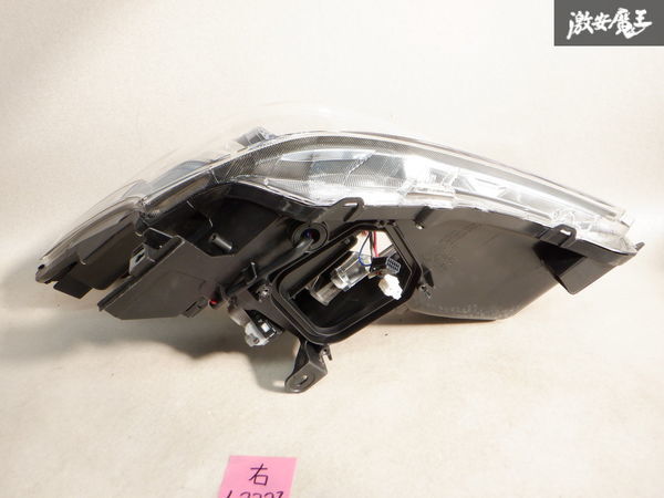 トヨタ ZVW40 プリウスa 前期 純正 LED ヘッドライト 右 KOITO 47-42