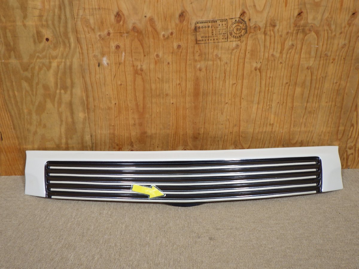 100 トヨタ ヴォクシー ZRR70 メーカー不明 フロントグリル ラジエター