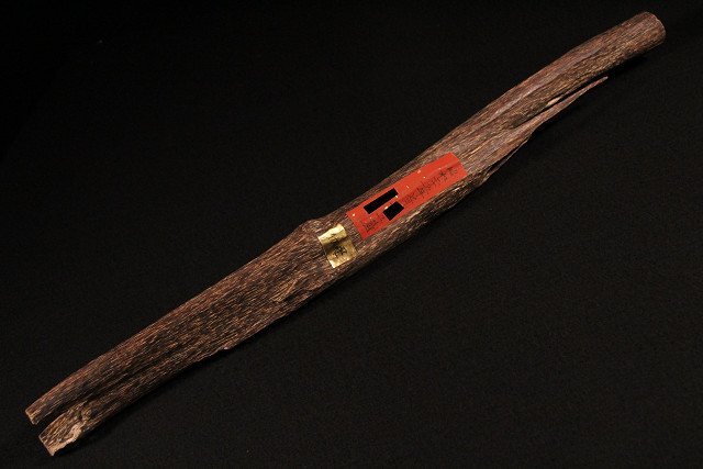 ☆寒椿☆貴重！古寺旧蔵 巨大伽羅 全長約82cm 重量約570g (検)沈香