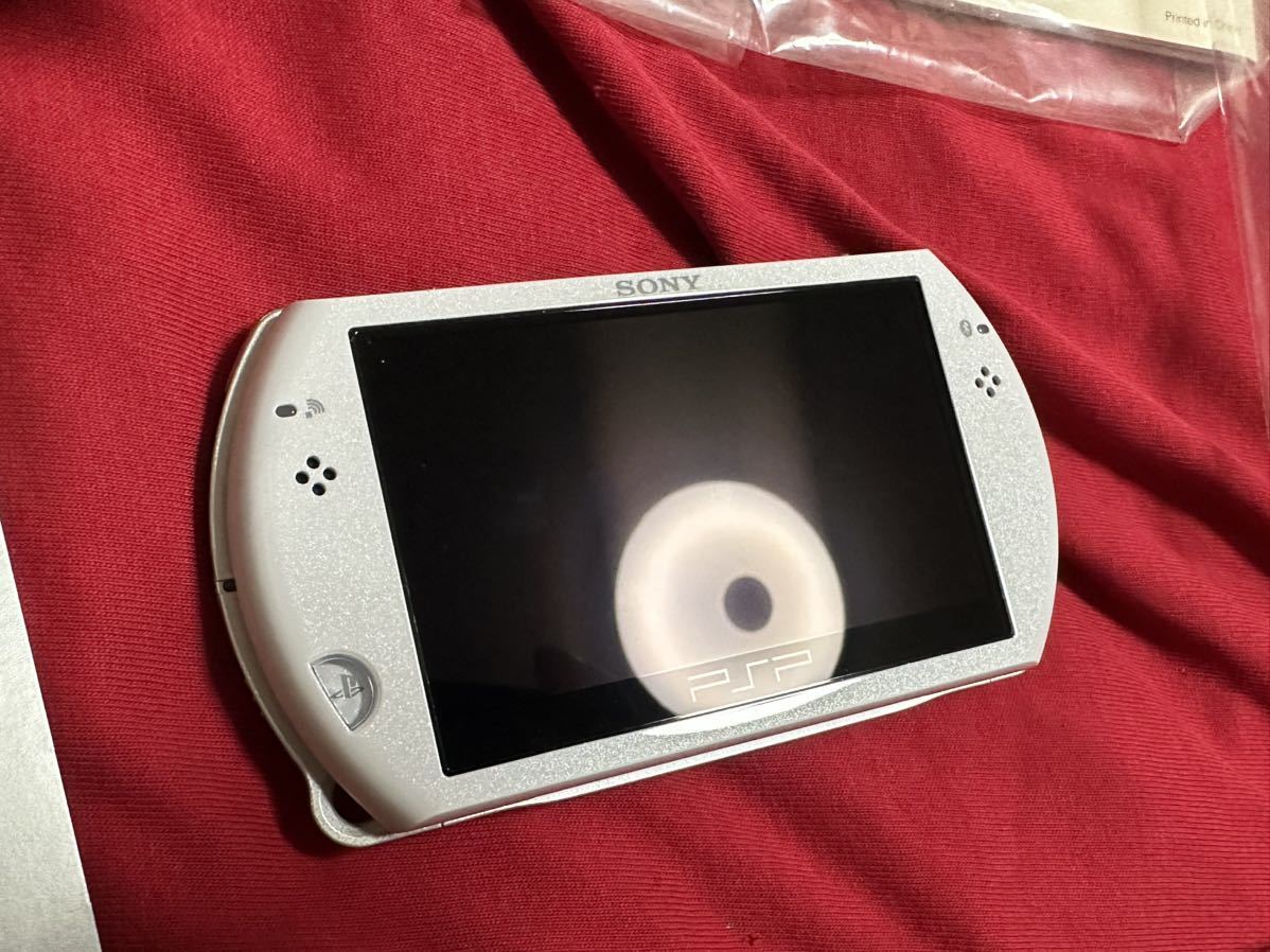 美品 SONY PSP go パールホワイト 本体 充電器 psp N1000(PSP go 
