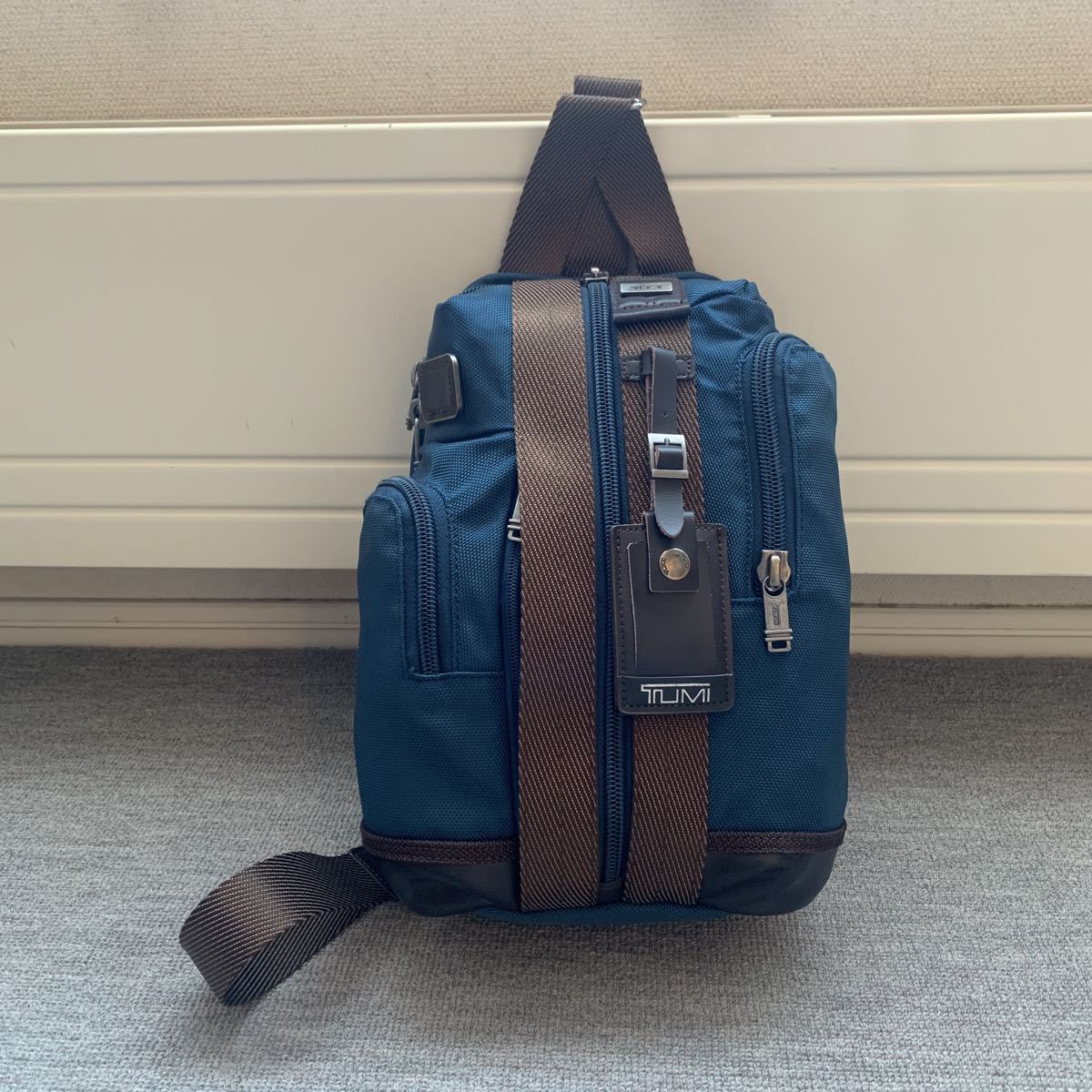 美品》TUMI トゥミ アルファ ワンショルダーバッグ ボディバッグ