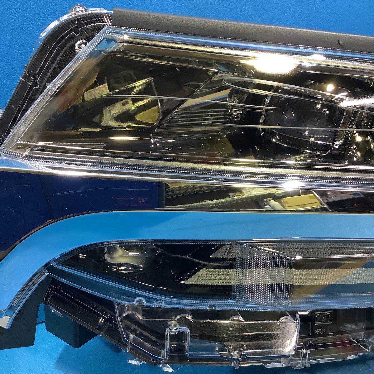 7】トヨタ アルファード AGH30W/AGH35/GGH30/GGH35/AYH30後期3眼LED左 