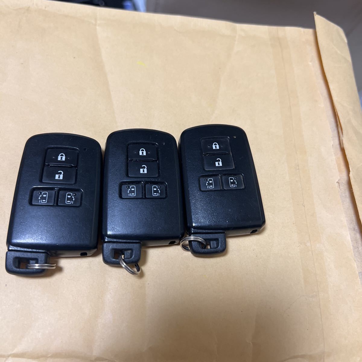 トヨタヴォクシー　ノア　 エスクァイア 80系 シエンタ等スマートキー 3ボタン&4ボタン　基盤281451-2150 3個セット　1