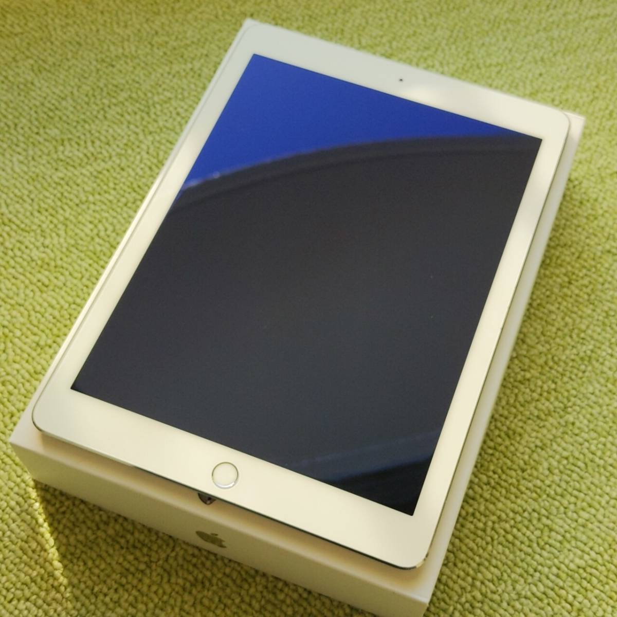 定番，HOT 美品! iPad Air【32GB】Wi-Fiモデル 白/シルバー 送料無料