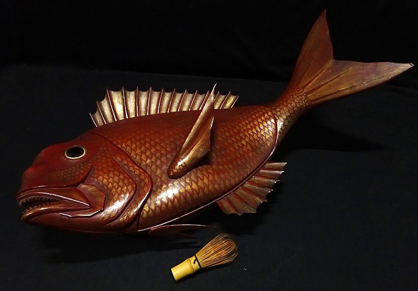 緑屋zt□ 時代物 沈金細工 大鯛 菓子器 大蓋物 特大 幅約70cm 輪島塗