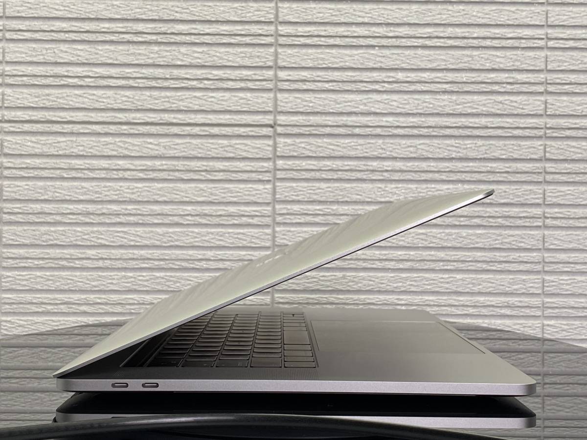 美品 】MacBook Pro A1990 15インチ グラフィックス Radeon Pro 美品 】MacBook Pro A1990 15インチ グラフィックス Radeon Pro