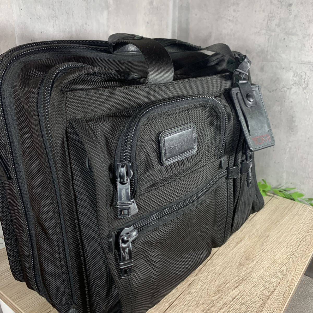 大容量 2way トゥミ TUMI ALPHA アルファ エクスパンダブル メンズ ビジネスバッグ ナイロン レザー 黒 ブラック 肩掛け A4 大きめサイズ