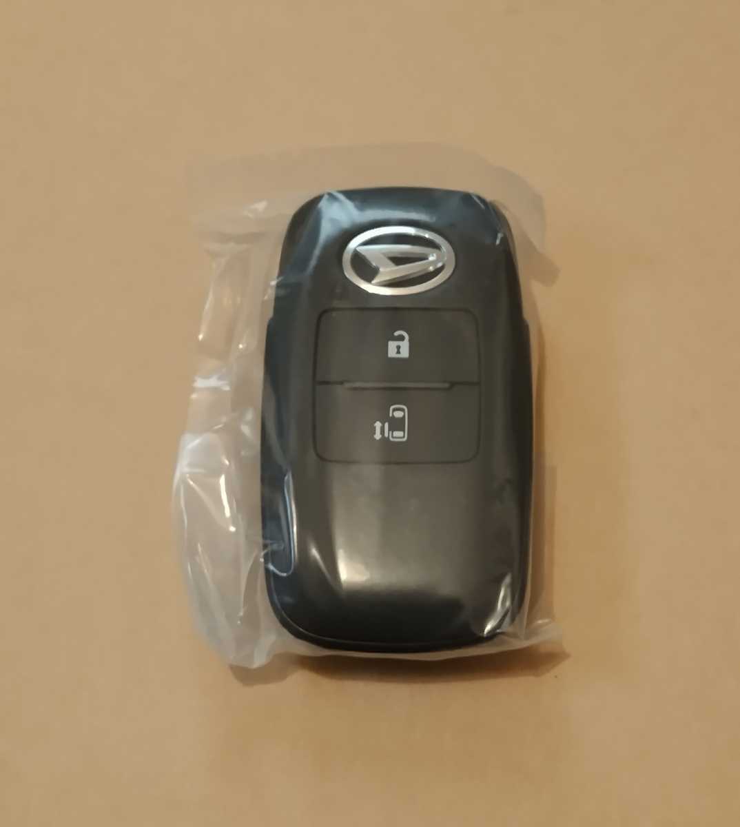 ダイハツ●3ボタン●タントカスタムLA650S●トール●左側パワースライドドア●電子カードキー●純正新品●未使用●１個●送料込