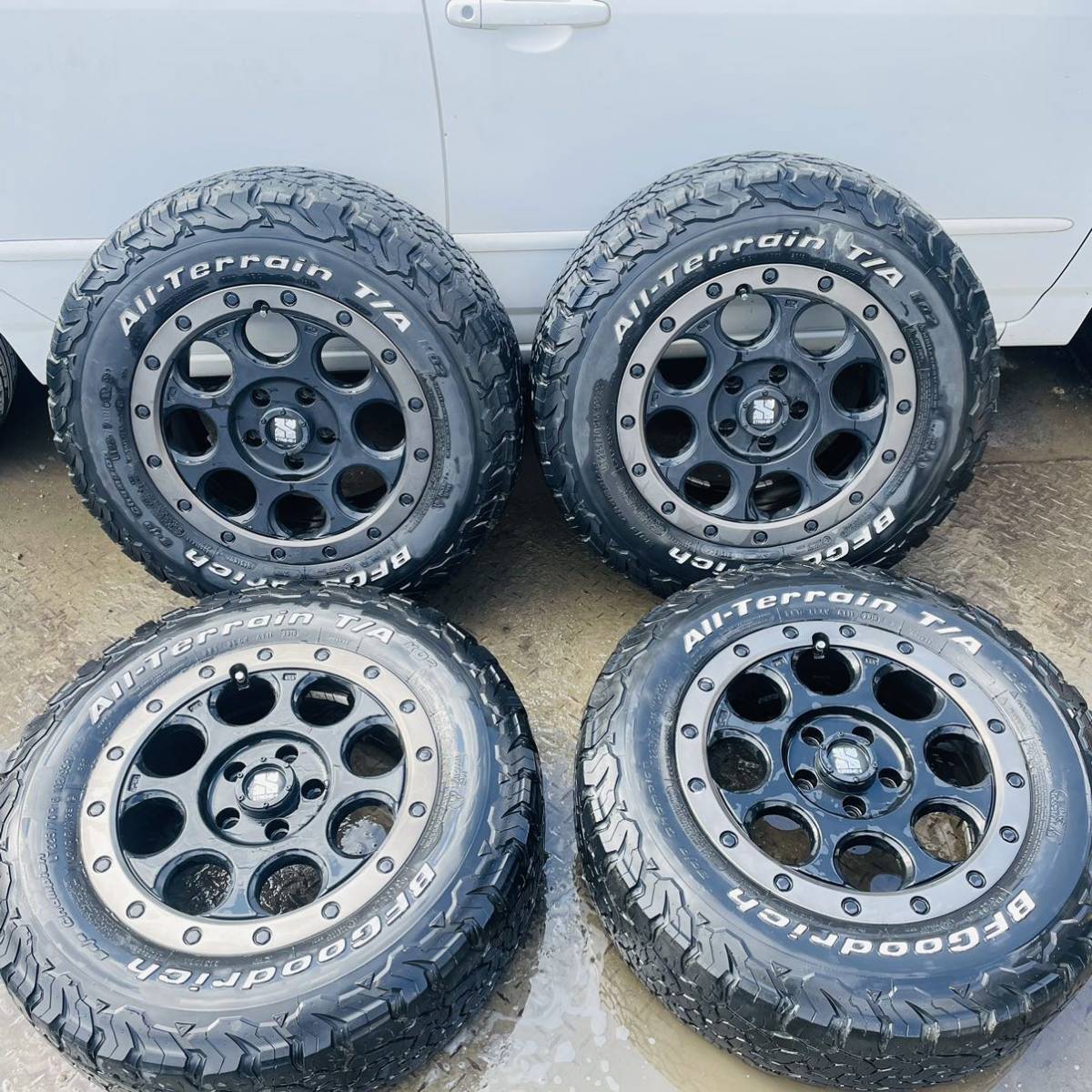 XTREME J 【デリカ　D5】LT 225/70/R16 16x7J 【PCD 5x114.3 T／P 5x110 P】BF グッドリッチ　オールテレーンT/A 2016年　ホワイトレター