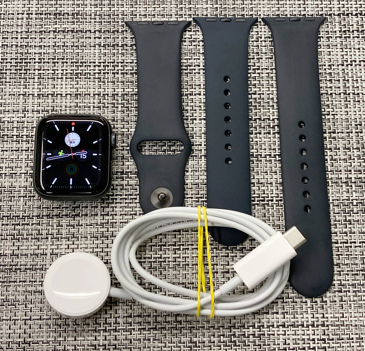 【送料無料】中古品 Apple Watch SE GPSモデル 40mm MKQ13J/A スペースグレイアルミケース/ミッドナイトスポーツバンド