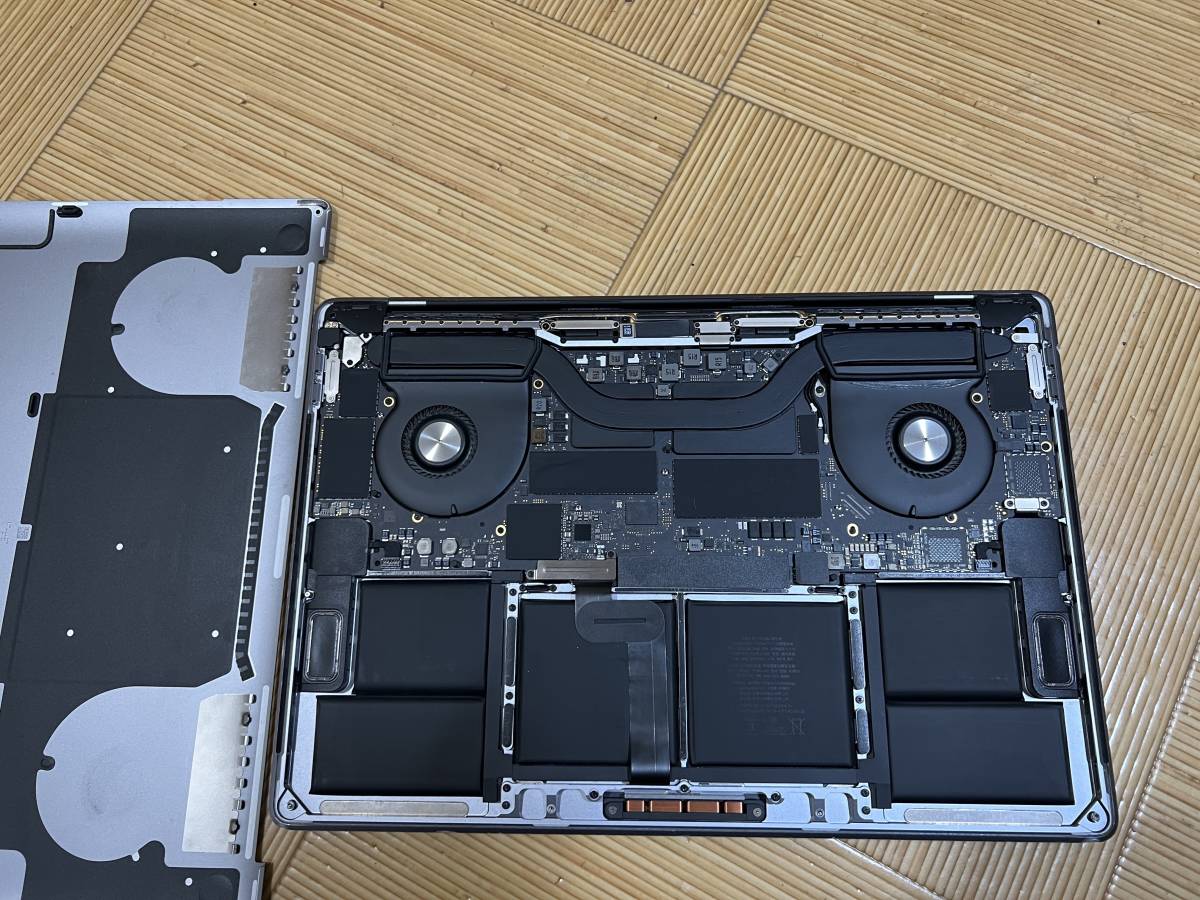 ジャンク Retina MacBook Pro A1990 2018 Core i9 15インチ 005【返品