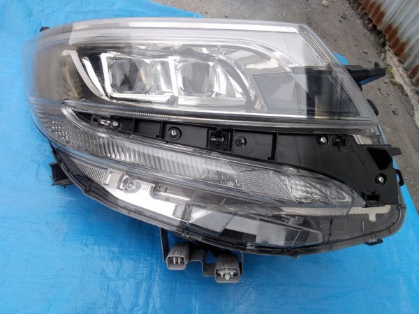 トヨタ　エスクワァイア　ZRR80 純正右ヘッドライト トヨタ エスクァイア 右ヘッドランプユニット ライト 照明 DBA-ZRR80G