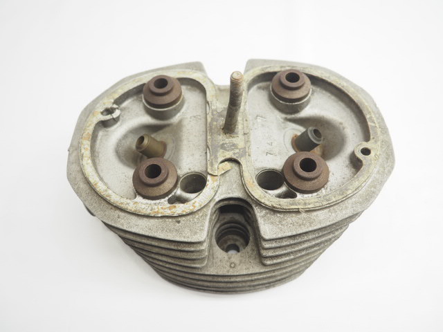 BMW  R100R (R100GS) シリンダー・ヘッド　中古　　関連部品 BMW R100R (R100GS) シリンダー・ヘッド 中古 関連部品 シリンダー