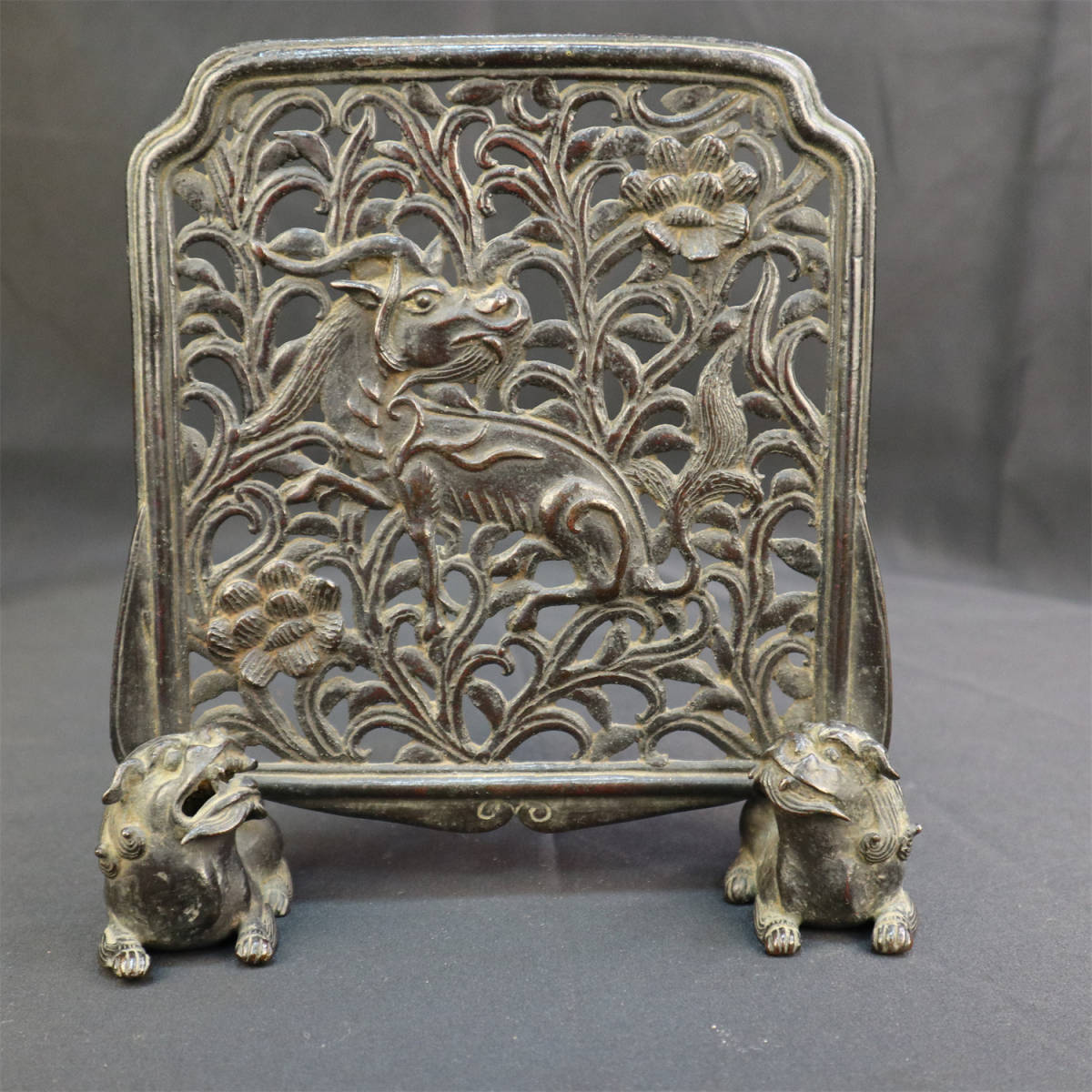 唐物 古美術 中国骨董品 うぶだし品 文房用品 鉄製 鋳物 硯屏 獅子 美
