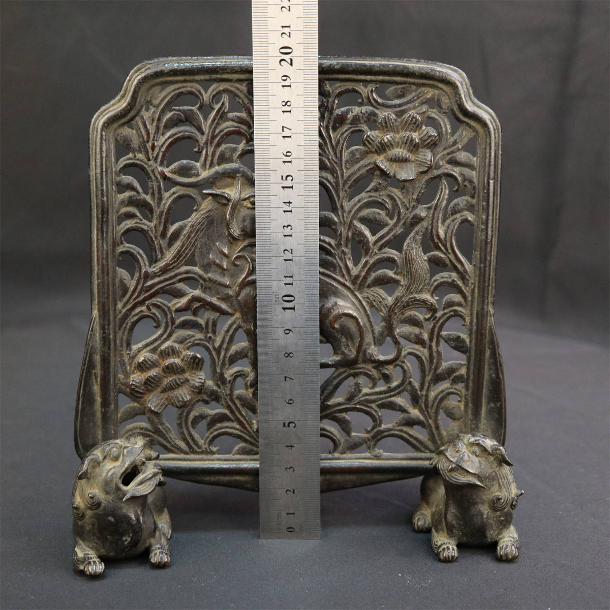 唐物 古美術 中国骨董品 うぶだし品 文房用品 鉄製 鋳物 硯屏 獅子 美