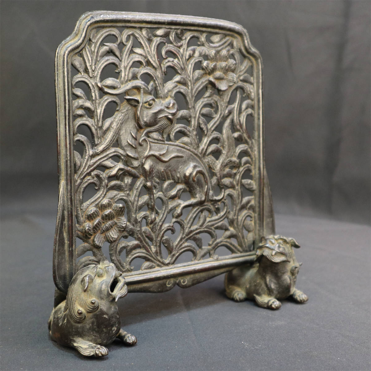 唐物 古美術 中国骨董品 うぶだし品 文房用品 鉄製 鋳物 硯屏 獅子 美