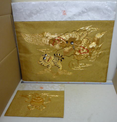 金糸　刺繍　手利繍　綴　竜虎　四角尺８　中古　龍虎