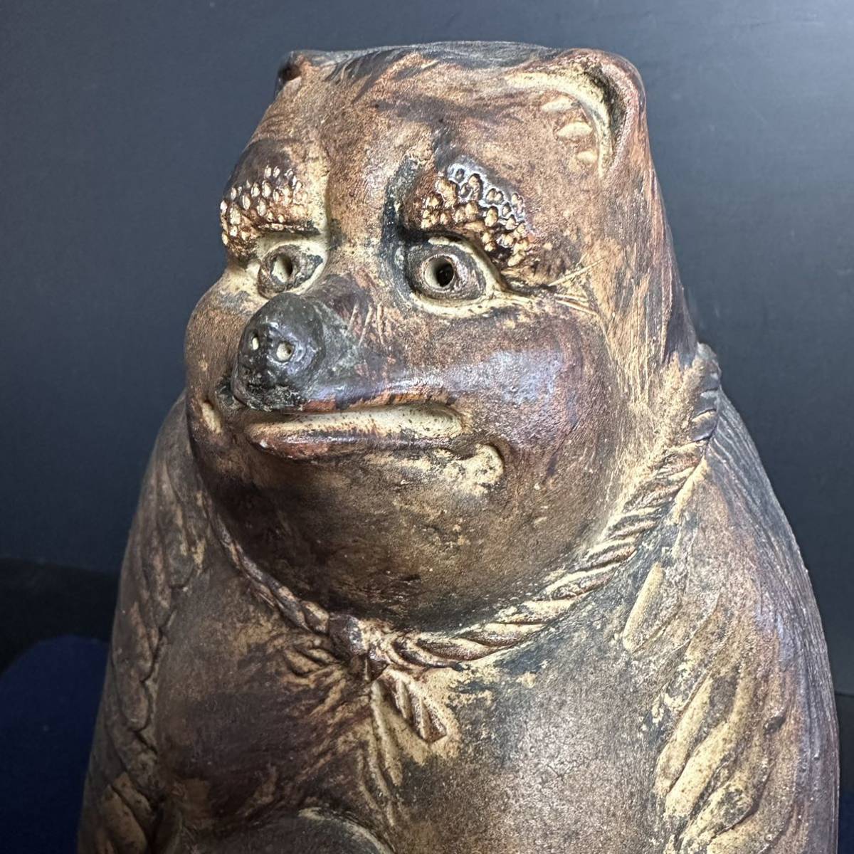 ER614] 古い信楽焼 狸 たぬき 置物 徳利に通い帳 高さ約34cm 招福開運
