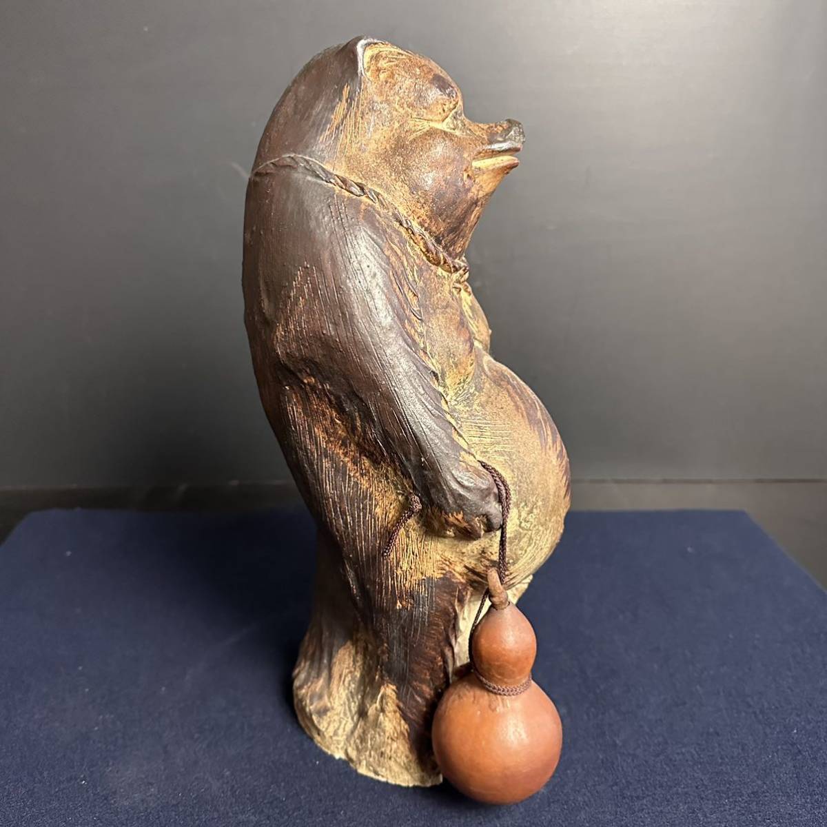 ER614] 古い信楽焼 狸 たぬき 置物 徳利に通い帳 高さ約34cm 招福開運