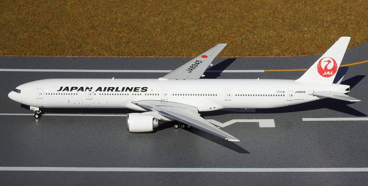 JAL B777-300 JA8945 777-300 | JA8945 with (JAL) B777-300ER