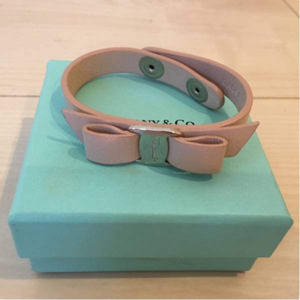 美品☆フェラガモ ブレス