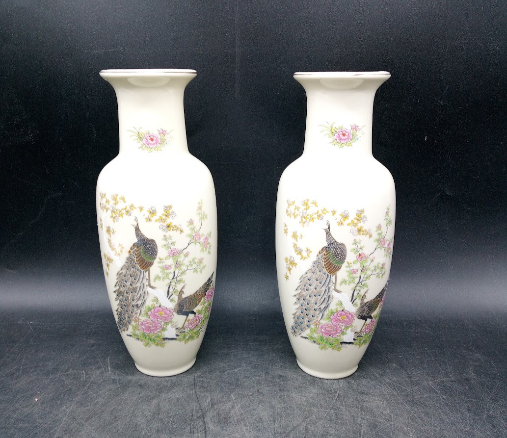 〇 九谷焼 色絵金彩孔雀図花瓶 2点セット /花器 /花入 /飾壺 /花鳥図