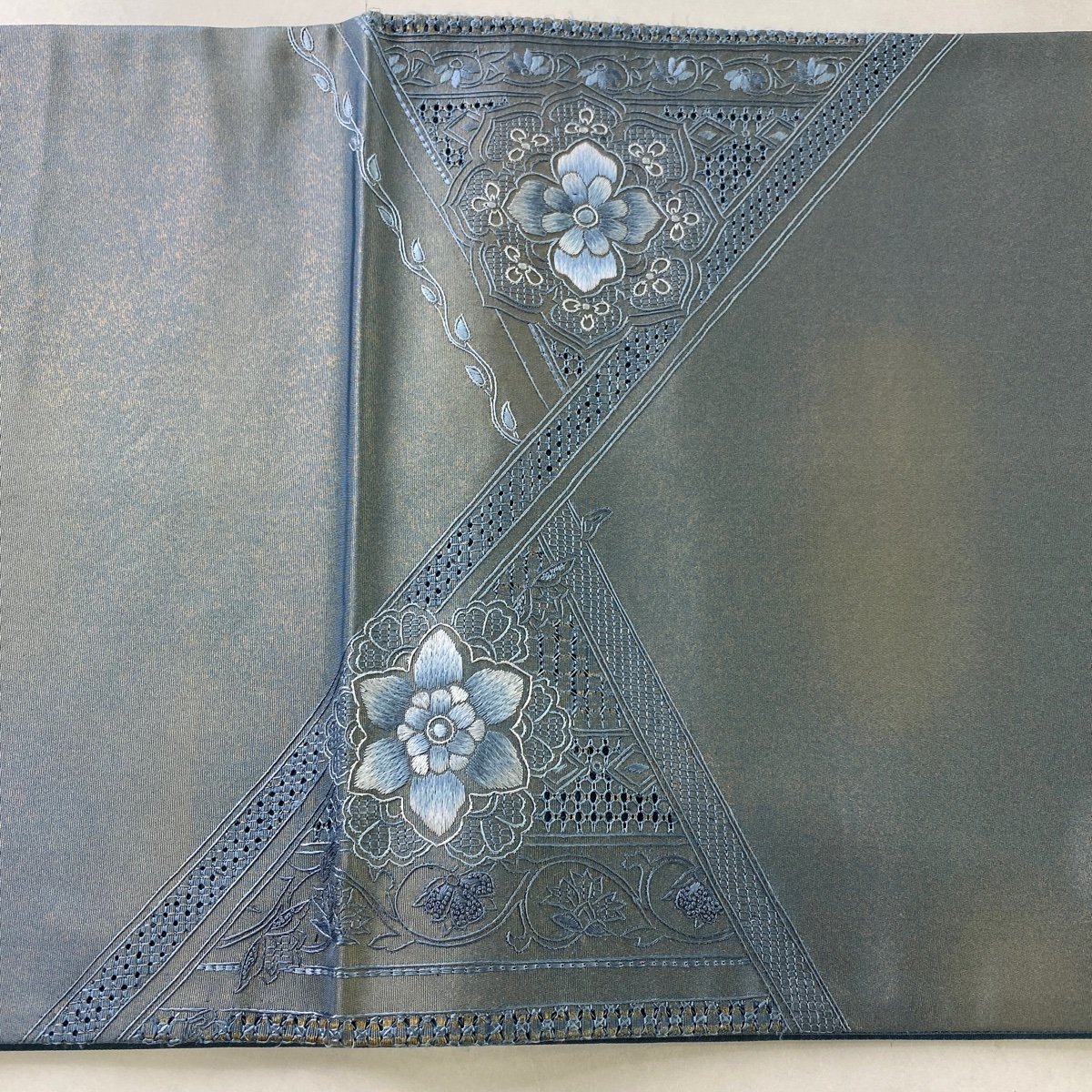 袋帯 美品 秀品 華文 草花 刺繍 箔 青灰色 お太鼓柄 正絹 【中古 