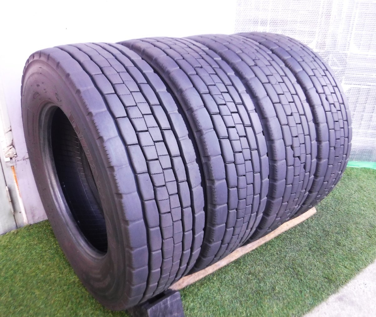 ★245/70R19.5，136/134J ダンロップ DECTES SP680!！2020年製!!ミックスタイヤ!!倉庫保管品!!☆中型トラックなどに!!4本セット価格!!_Y99