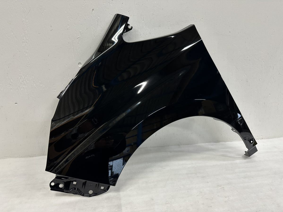 5M25 ヴォクシー ZS ZRR80W 純正 フェンダー 左 黒 202