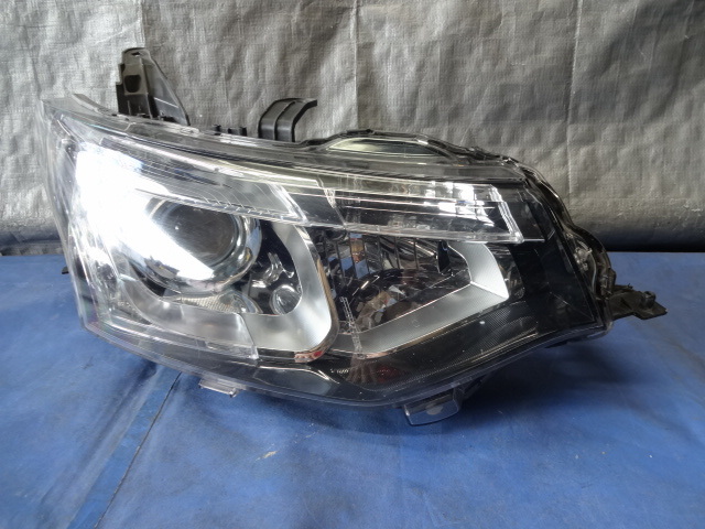アウトランダー &frasl;GG2W&frasl;GF8W&frasl;ヘッドライト右&frasl; HID&frasl;8301C206&frasl;純正&frasl;GF7W&frasl;GF8W&frasl;前期 GG2W アウトランダー GF7W  パーツ 最新型 ガーニッシュ