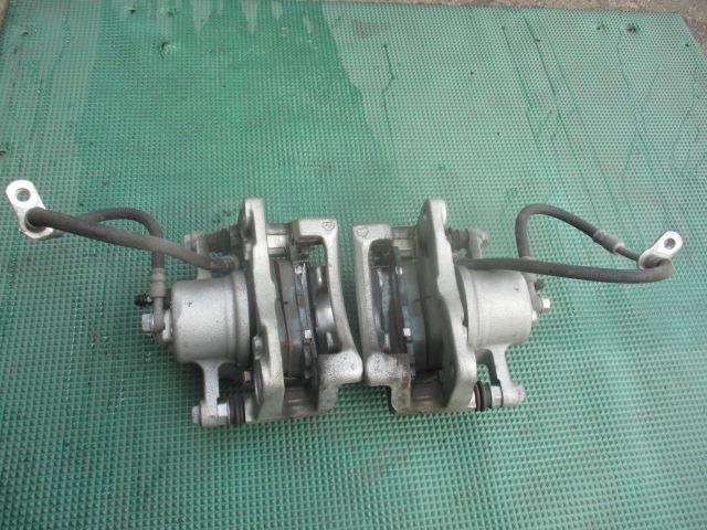 アクア DAA-NHP10 左右フロントキャリパー