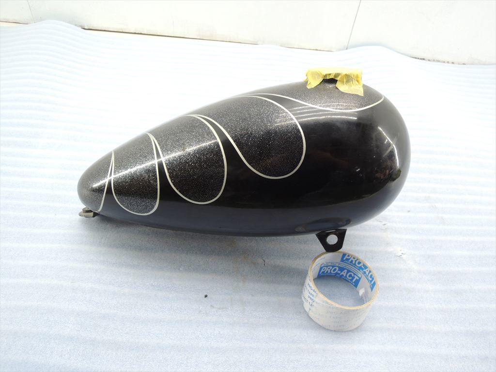 ハーレー用パーツ 送料無料 燃料タンク ピーナツタンク キャップ無し