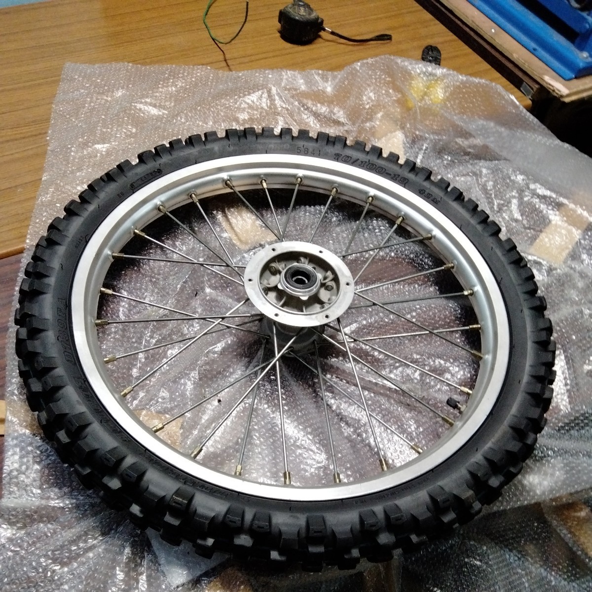 Z-WHEEL KX85 KX100のフロントホイールタイヤ 19インチ KX112 KLX D