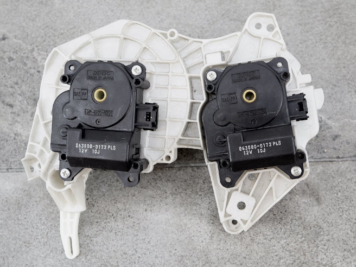 トヨタ ノア ZRR70G フロント エアミックスダンパーサーボ 純正品番：87106-28191温度調整 吹き出し口切り替え （エアコンユニット右）