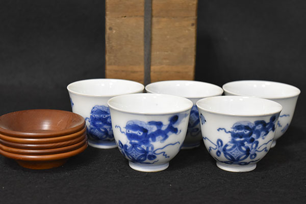 光成】煎茶道具・時代「染付・唐獅子文・煎茶碗5客」無傷・松茶托付 光