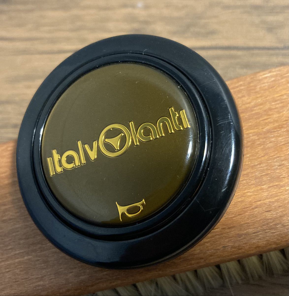 italvolantiイタルボランテ社製 ステアリング ホーンボタン ジャンク品