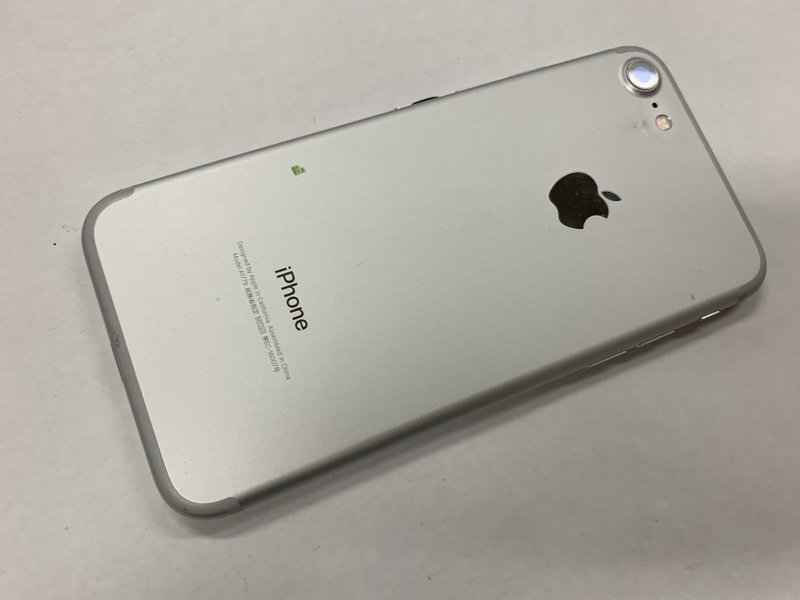 DD916 SIMフリー iPhone7 シルバー 32GB ジャンク ロックOFF 32GB