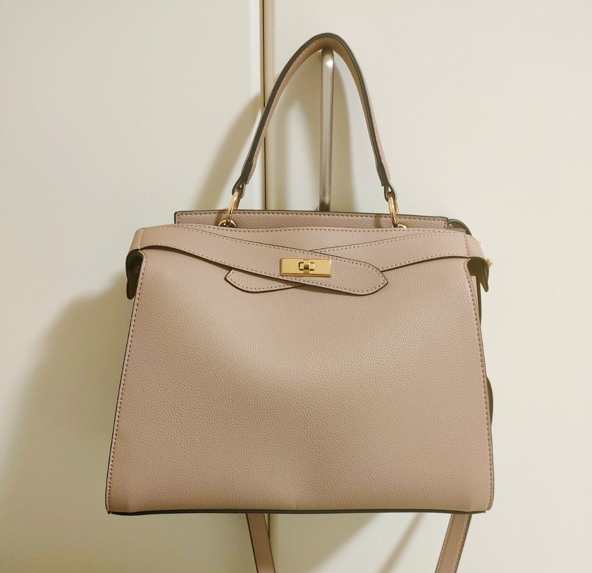 【送料無料】新品　VIS　ビス　レディース　ショルダーバッグ　ハンドバッグ　2way 通勤バッグ　おしゃれでかわいい　ベージュ　斜めがけ可