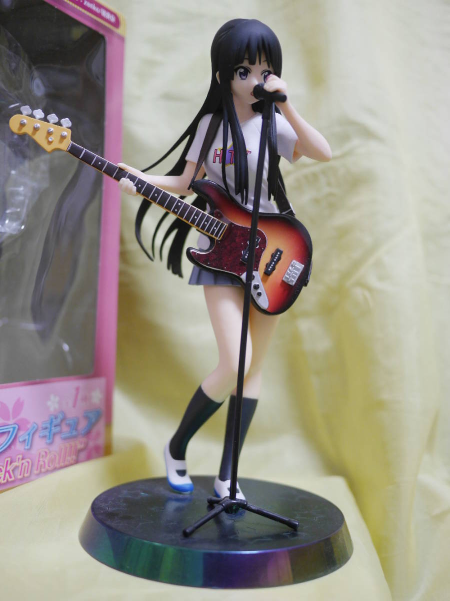 中古美品 けいおん プレミアムフィギュア 秋山澪(あずにゃん) Lefty