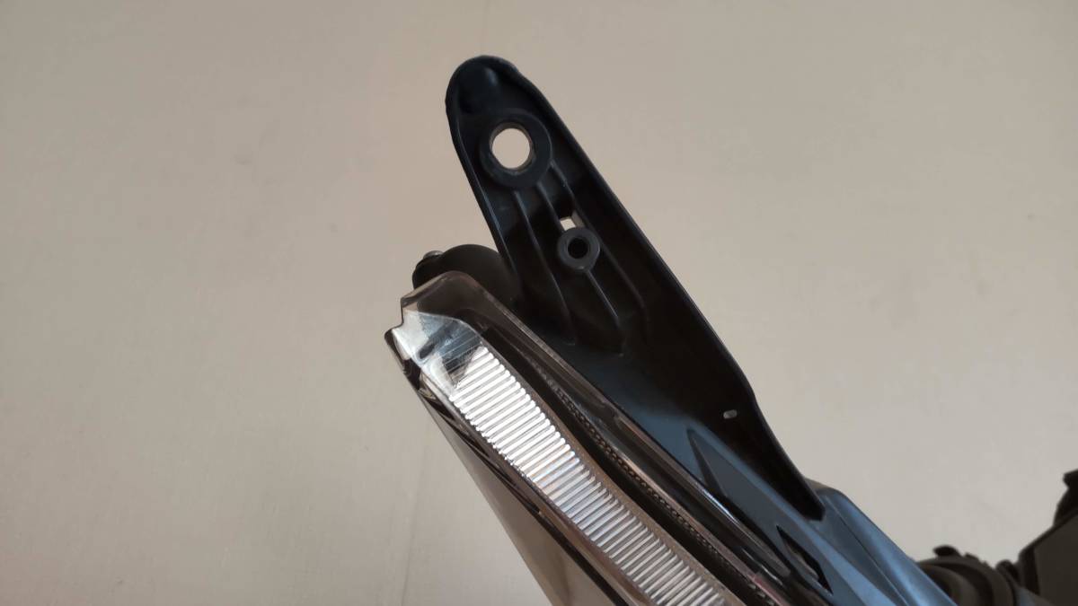 ノア 80系 LEDライト 右 状態良し 破損なし ノア ZRR80G LED LED