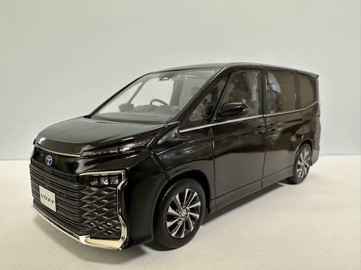 Voxy ブラック ミニカー 1/30 スケール トヨタ ヴォクシー カラー 