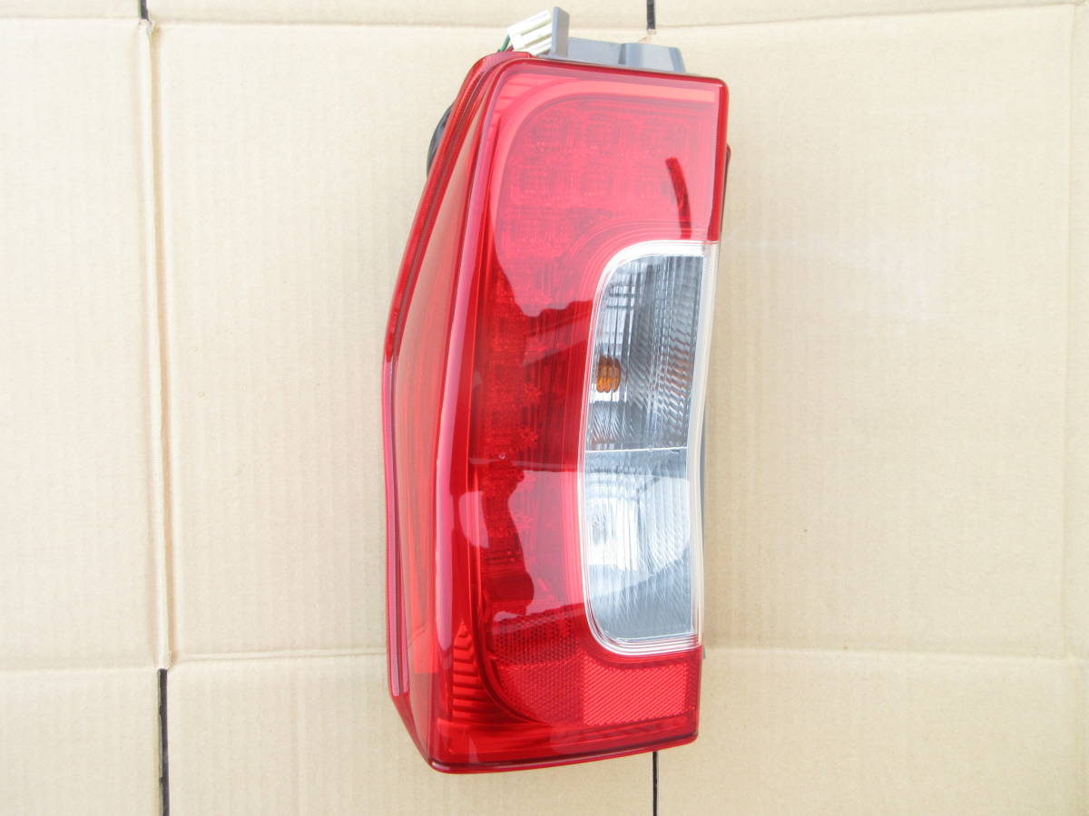 タントla600s テールランプ　左 タント 左テールランプ/左テールレンズ スタンダード系 LA600S/LA610S