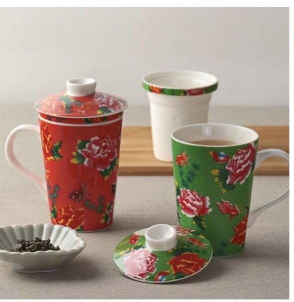 カルディ　大人気の完売品の、台湾フェア2023の台湾茶こし付きマグカップ2個と烏龍茶(四季春茶)2個(賞味期限　2024年6月)