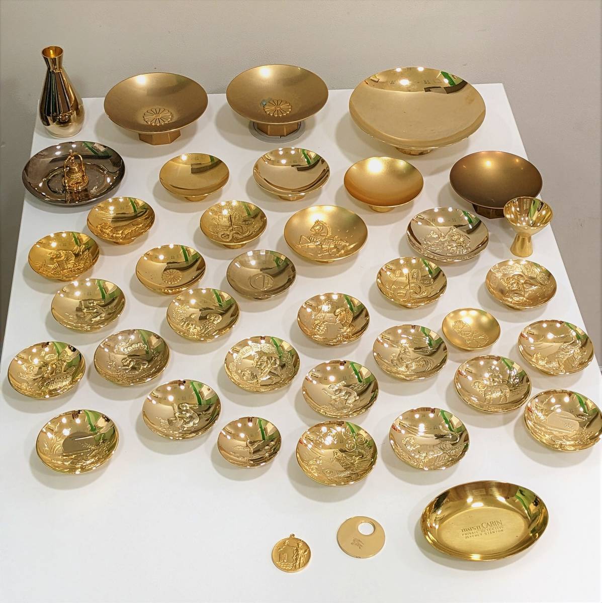 24KGP 金杯 金盃 金メッキ 干支 鳳凰 菊花紋等 45点 約4.05kg 24KGP 金杯 金盃 金メッキ 干支 鳳凰 菊花紋等 45点 約4.05kg - メルカリ