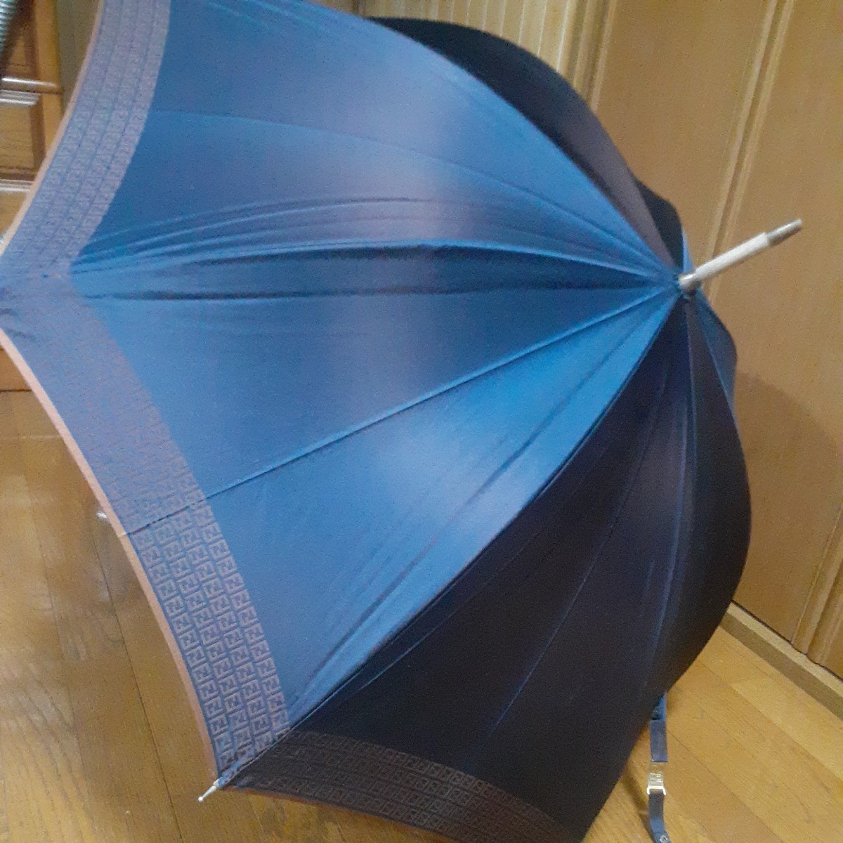 ムーンバット製フェンディFENDI傘ネイビー65センチ(長傘)｜売買された  